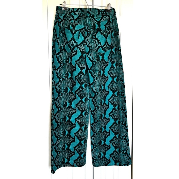 NWT SomethingNEW Kamala Wide Leg Snake Print Pants in Turquoise Blue Size 6 - Picture 3 of 15